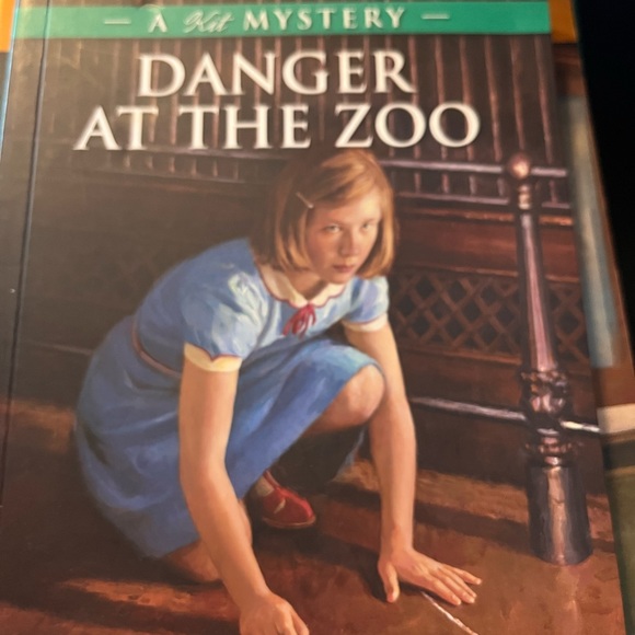 Books - Picture 2 of 6